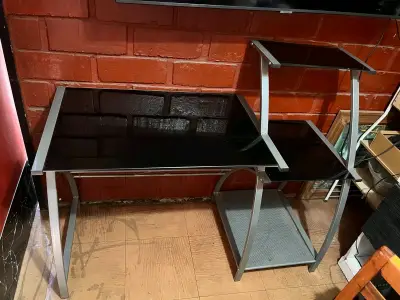 Escritorio de vidrio y metal - miniatura 4
