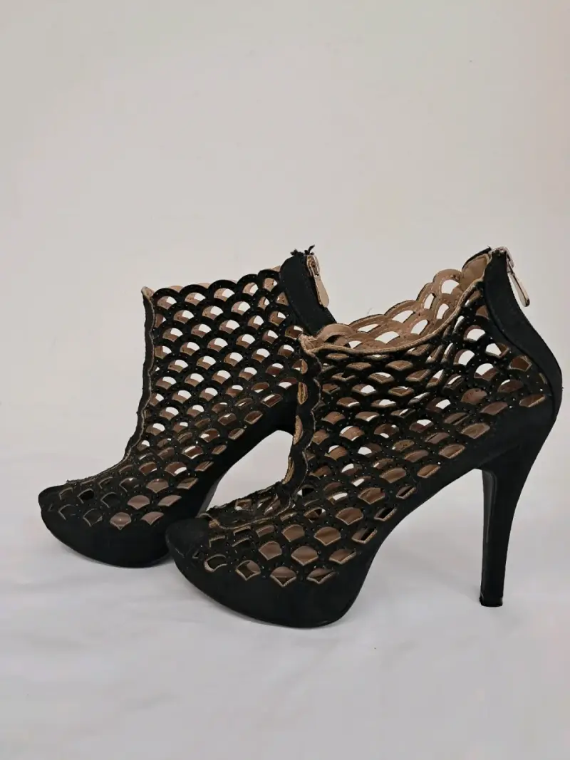 Botines de tacón alto negros calados - 1