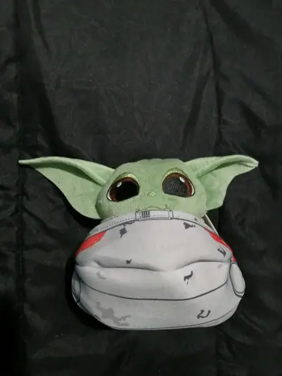 Peluche Baby Yoda con manta temática - miniatura 1