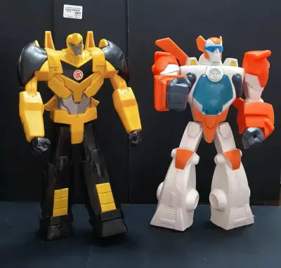 Figuras de acción Transformers Bumblebee y Optimus - miniatura 1