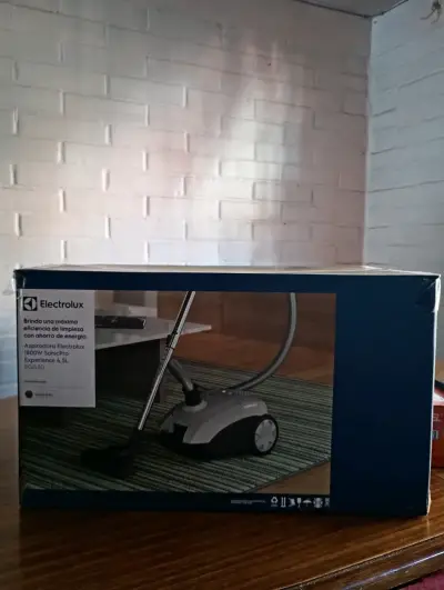 Aspiradora de arrastre Electrolux 1800W 4.5L - miniatura 2