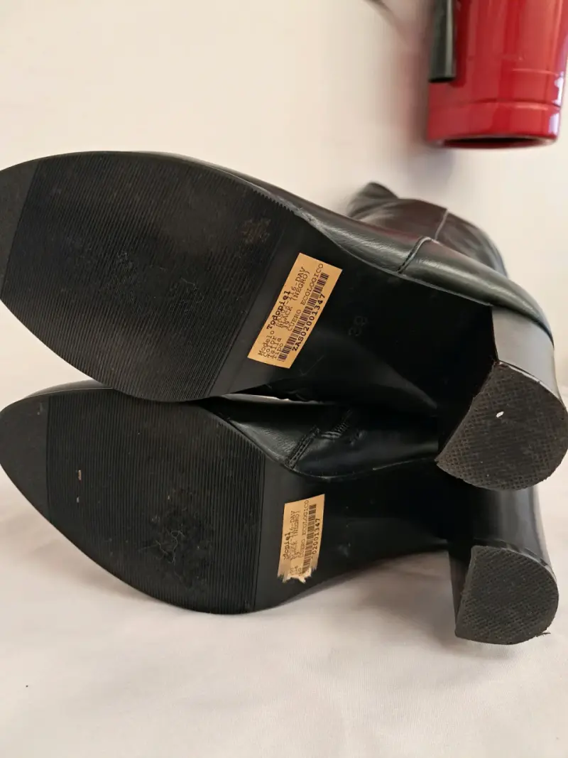 Botas largas de cuero negro con tacón alto - 2