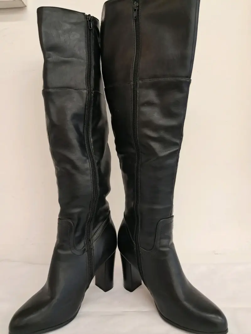 Botas largas de cuero negro con tacón alto - 3