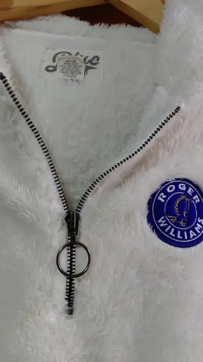 Polar blanco con cierre y logo bordado - miniatura 2