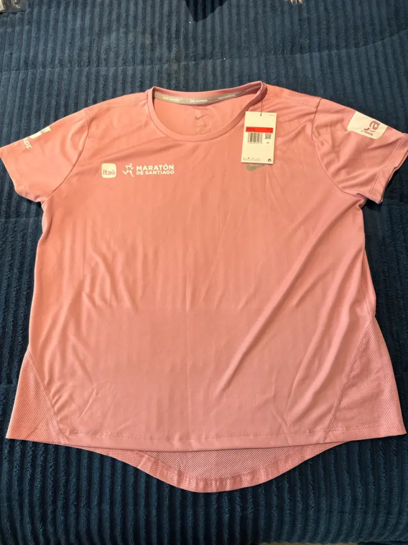 Polera Nike Running Maratón de Santiago rosada - 1
