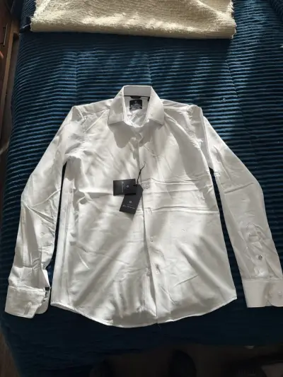 Camisa blanca de vestir para hombre - miniatura 1