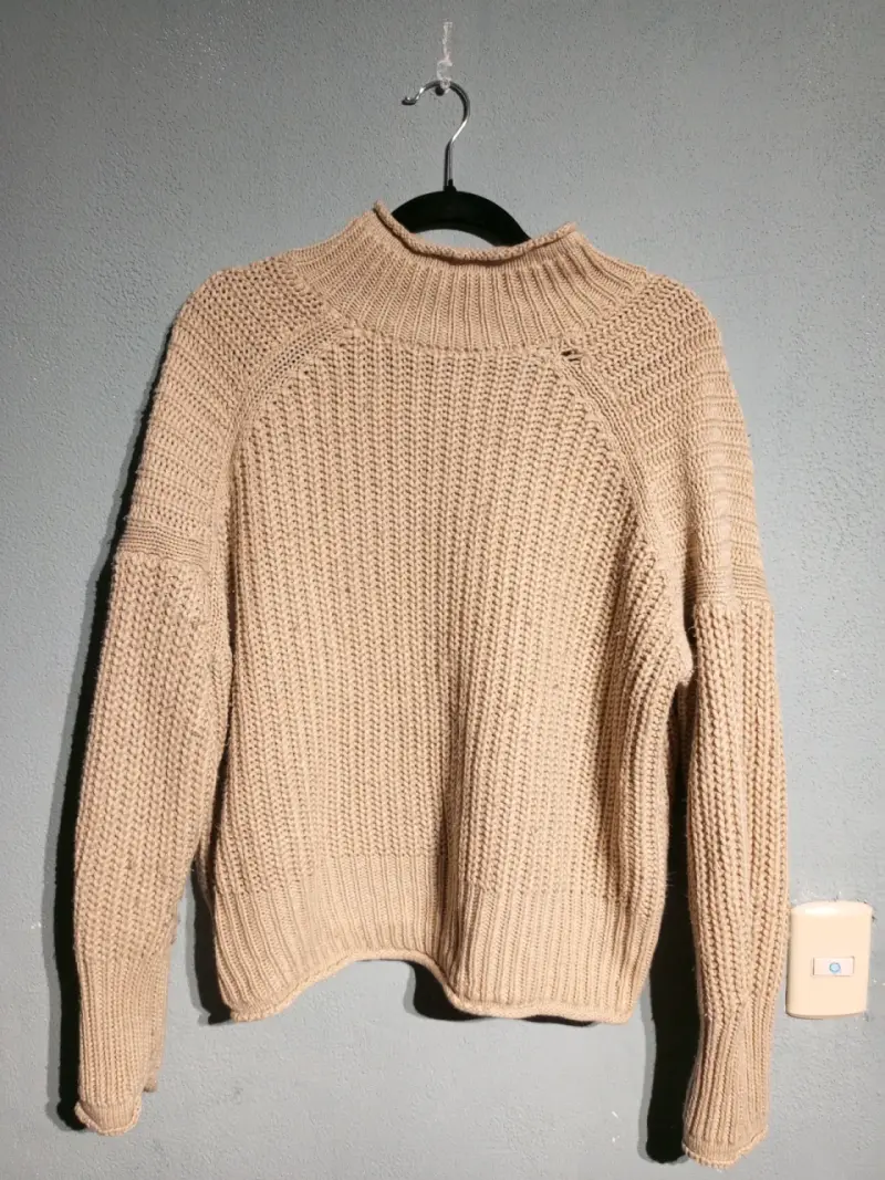 Suéter de punto beige para mujer