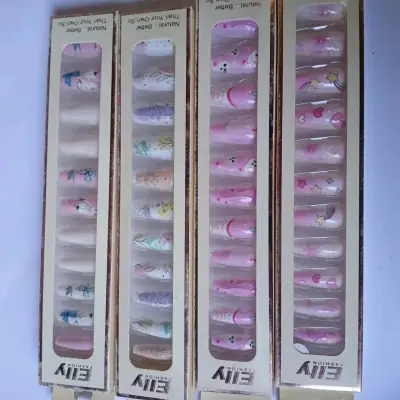 Set de uñas postizas decoradas Elly - miniatura 1