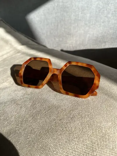 Gafas de sol hexagonales estilo carey Mango - miniatura 1