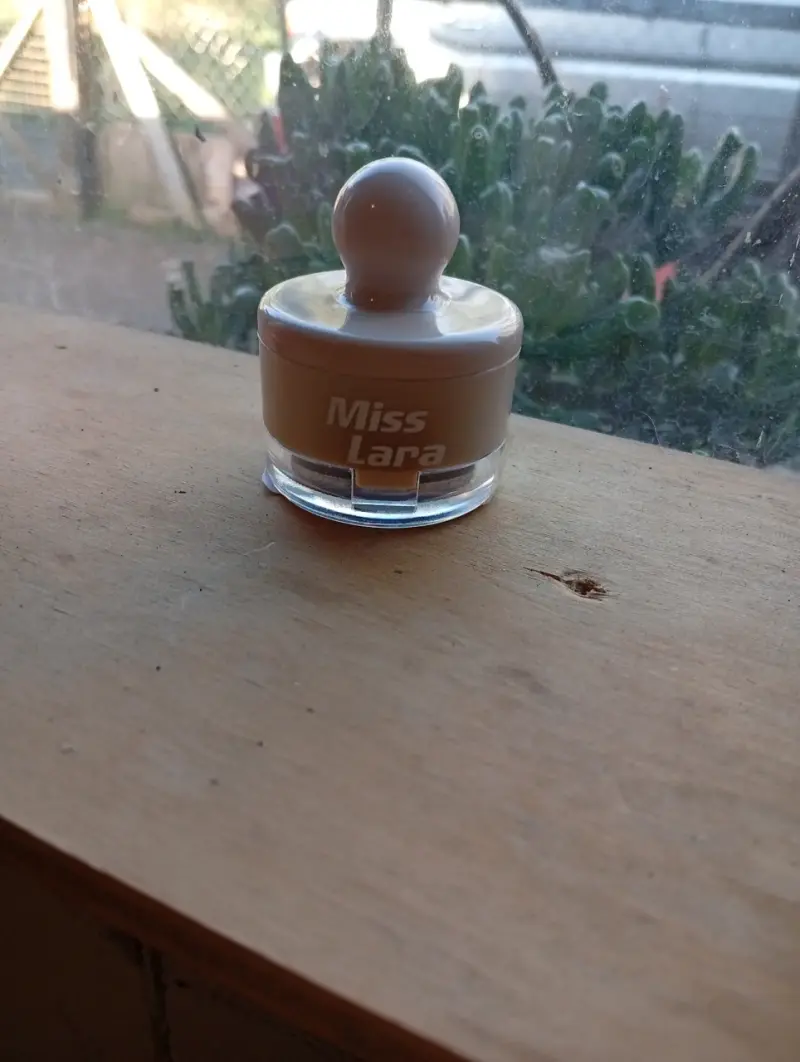 Polvo compacto Miss Lara Professional Makeup - 2