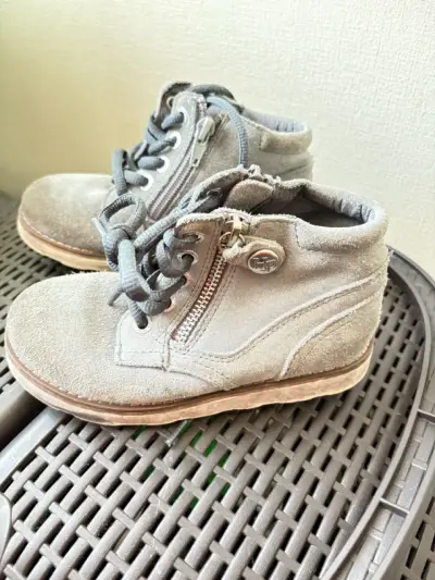 Botines de gamuza gris con cierre lateral - miniatura 1