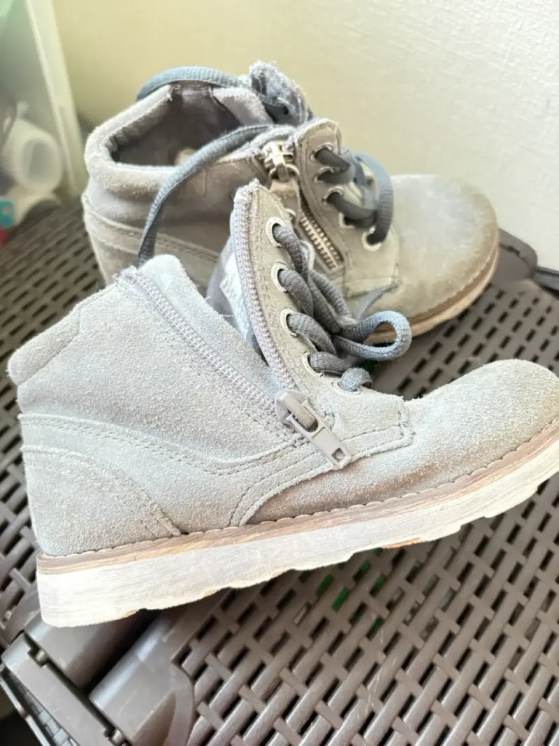 Botines de gamuza gris con cierre lateral - 3