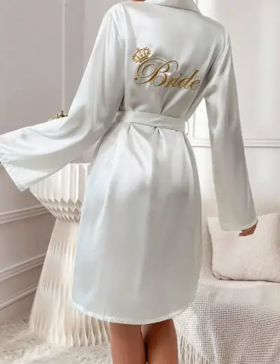 Bata de novia satinada con bordado - miniatura 1