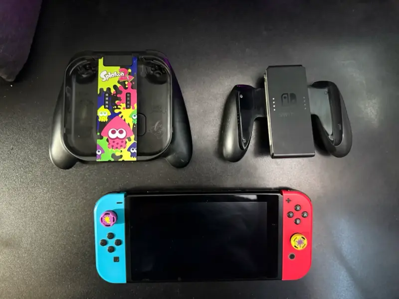 Nintendo Switch + Accesorios + 2 Estuches - 4