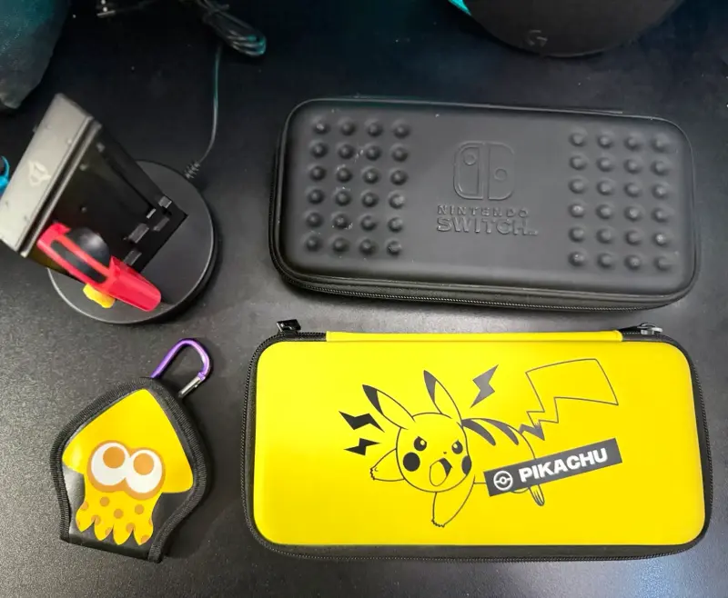 Nintendo Switch + Accesorios + 2 Estuches - 6