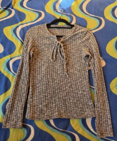 Pack Jeans de mezclilla azul y 2 sweaters. - miniatura 4