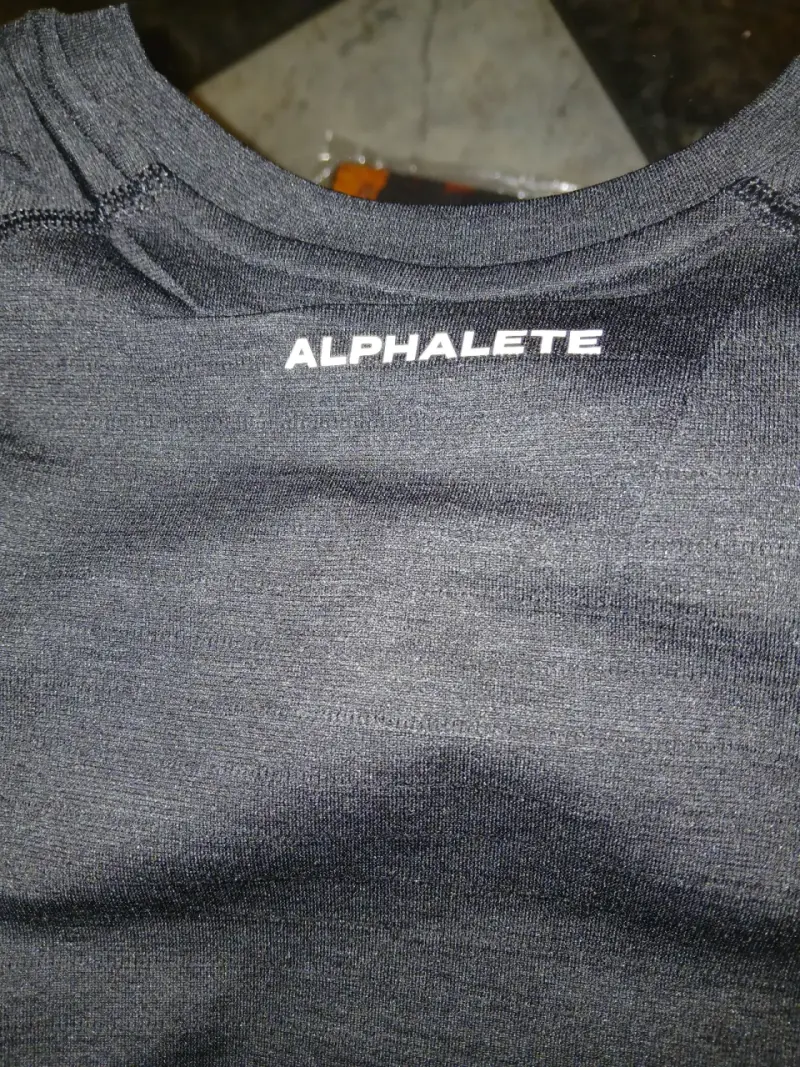 Polera deportiva negra para hombre - 2