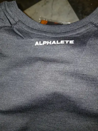 Polera deportiva negra para hombre - miniatura 2