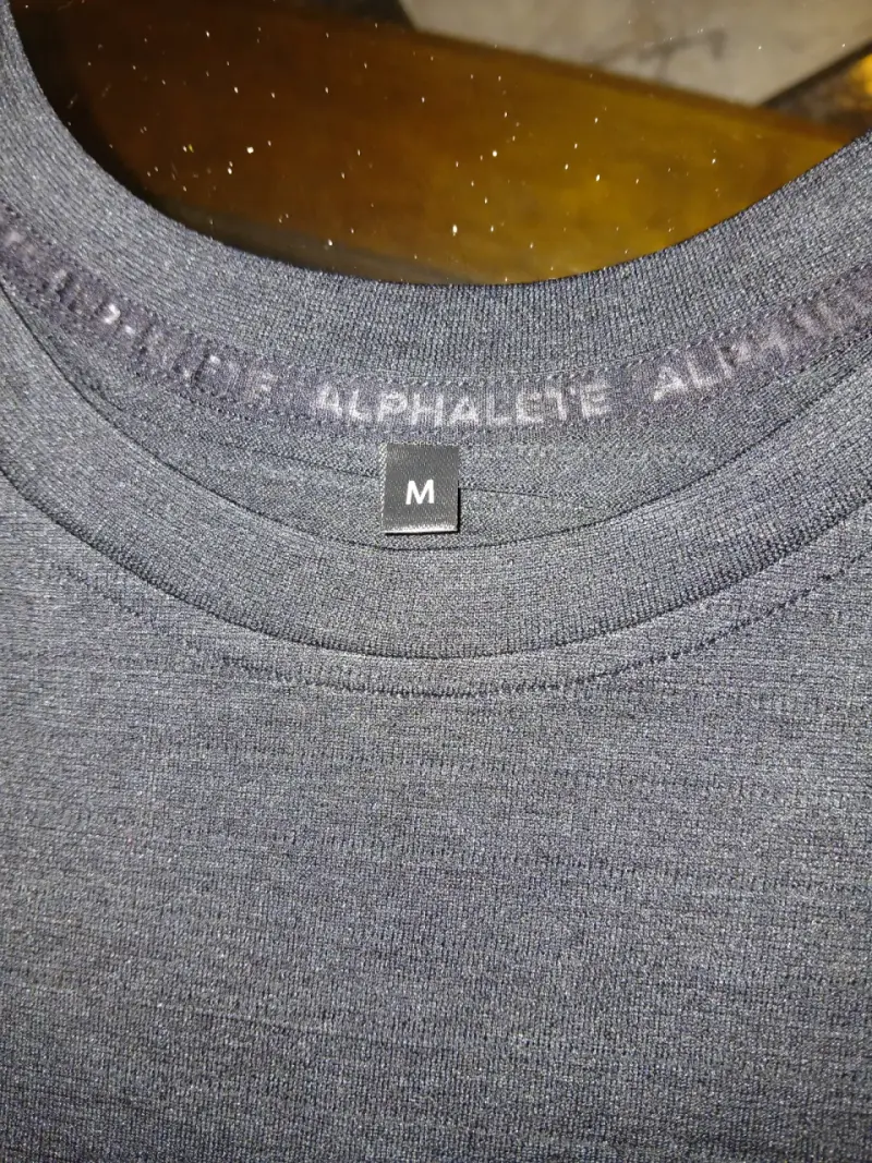 Polera deportiva negra para hombre - 3