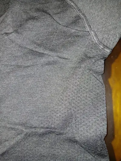 Polera deportiva negra para hombre - miniatura 4