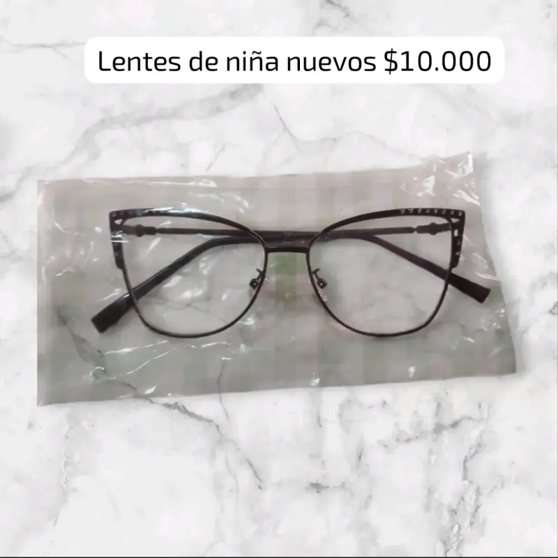 Lentes de niña con diseño moderno
