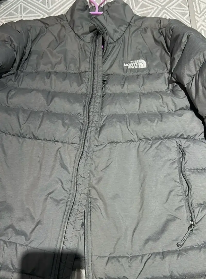 The North Face Men M gris acolchada - 2