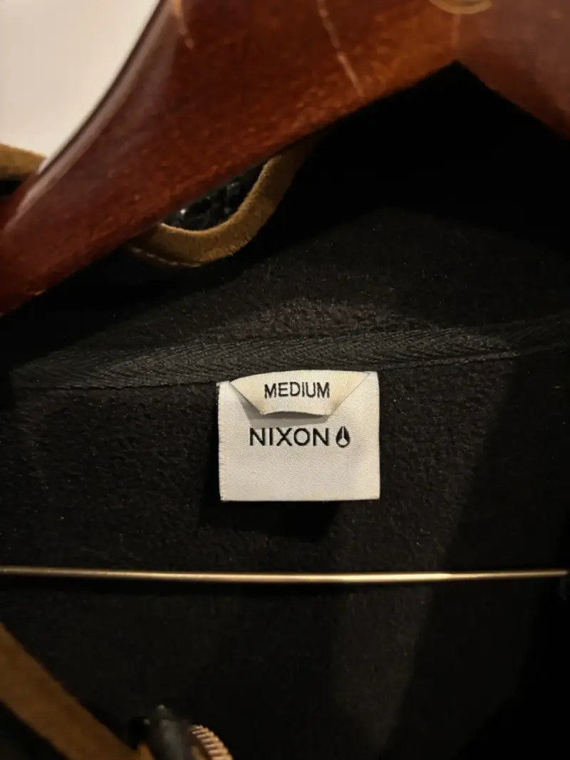 Polar negro Nixon con cierre medio - 2