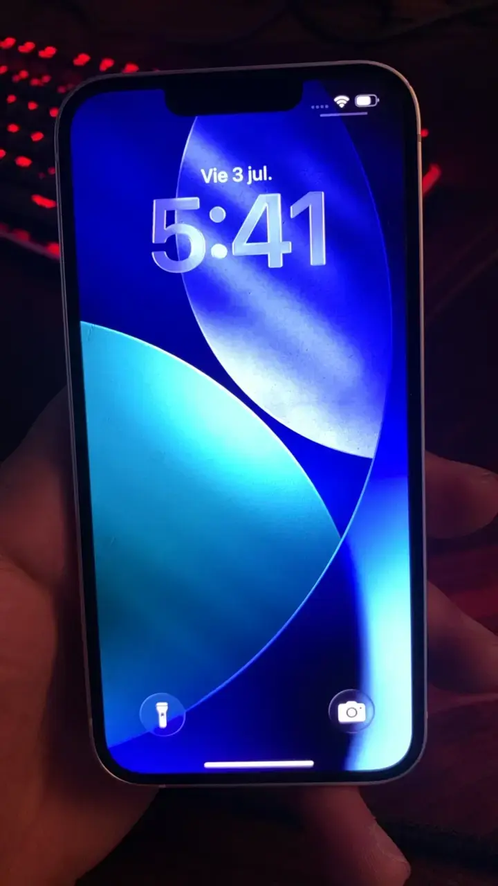 Smartphone con pantalla táctil en buen estado - 4