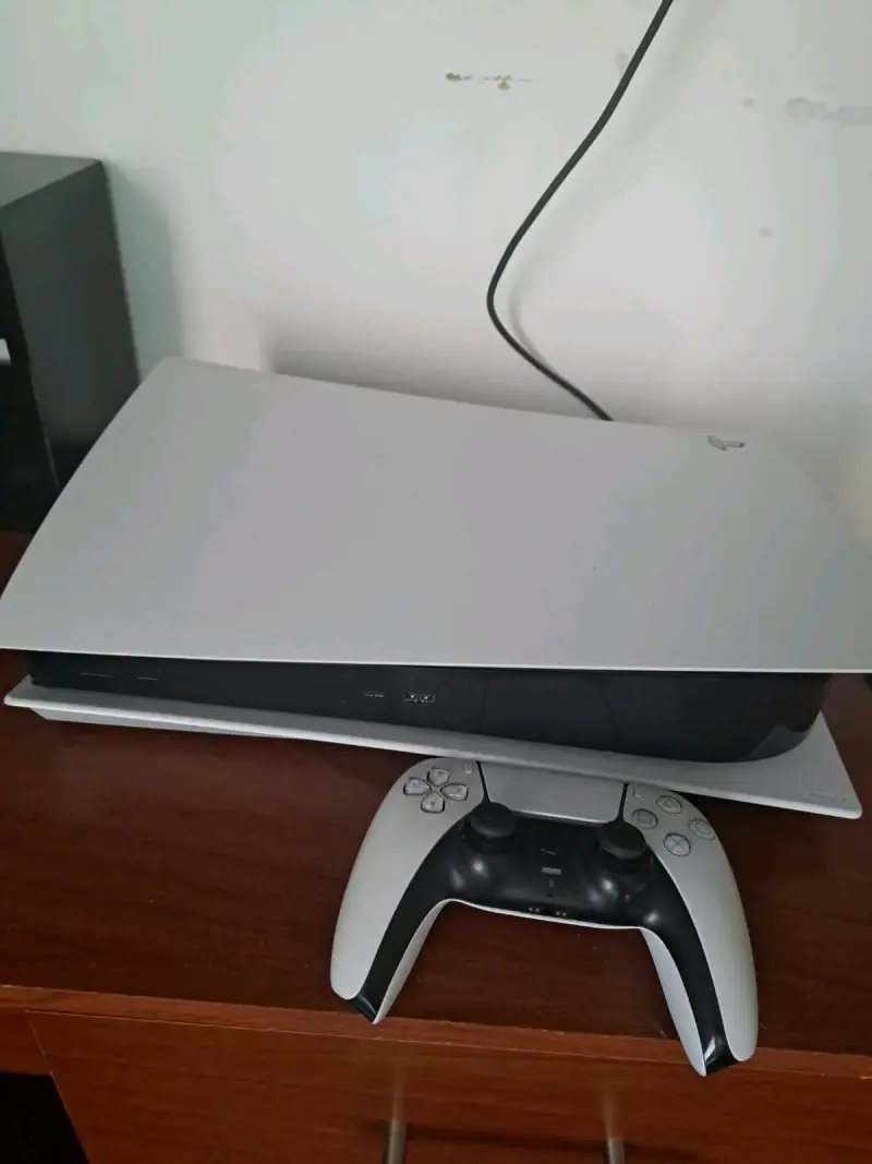 Consola PS5 con 11 juegos físicos - 2