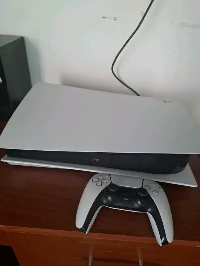 Consola PS5 con 11 juegos físicos - miniatura 2