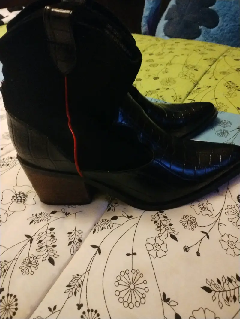 Botines de cuero negro con tacón - 1