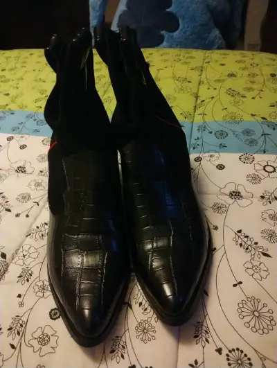 Botines de cuero negro con tacón - miniatura 2