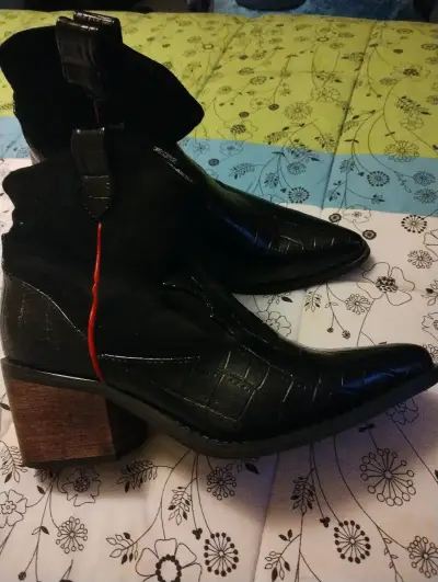 Botines de cuero negro con tacón - miniatura 3