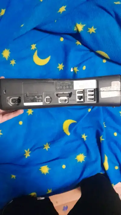 Consola Xbox 360 S en estado mas o menos - miniatura 1