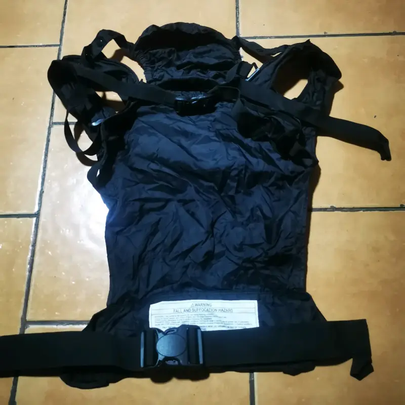 Mochila portabebés negra buba air - 2
