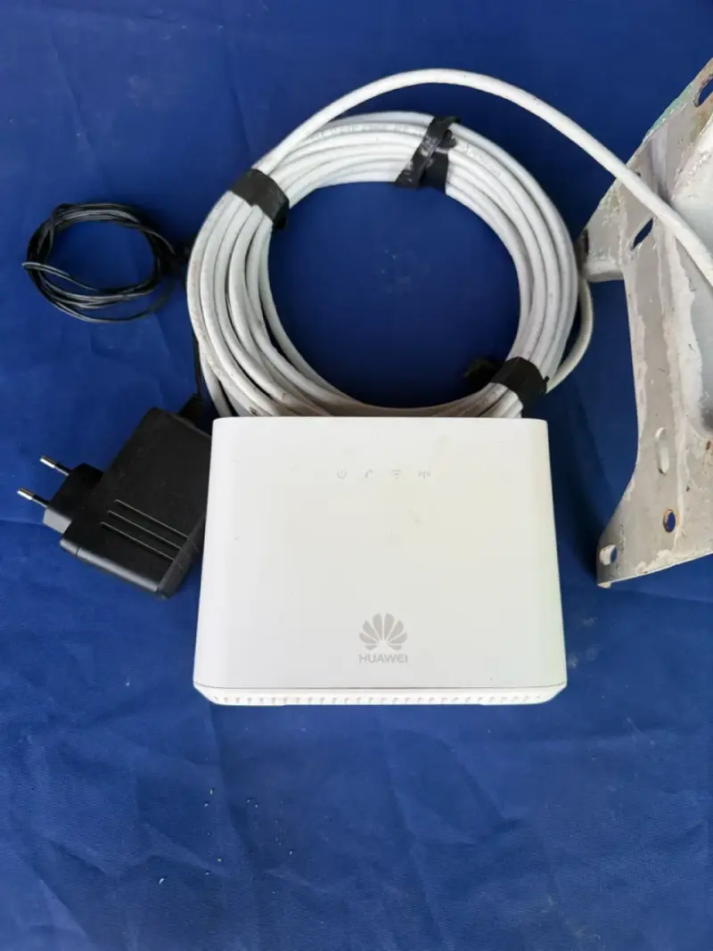 Router Huawei con Antena cables y adaptador - 1