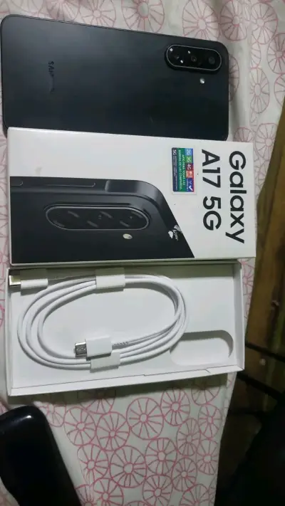 Samsung Galaxy A17 5G con caja y cable - miniatura 1