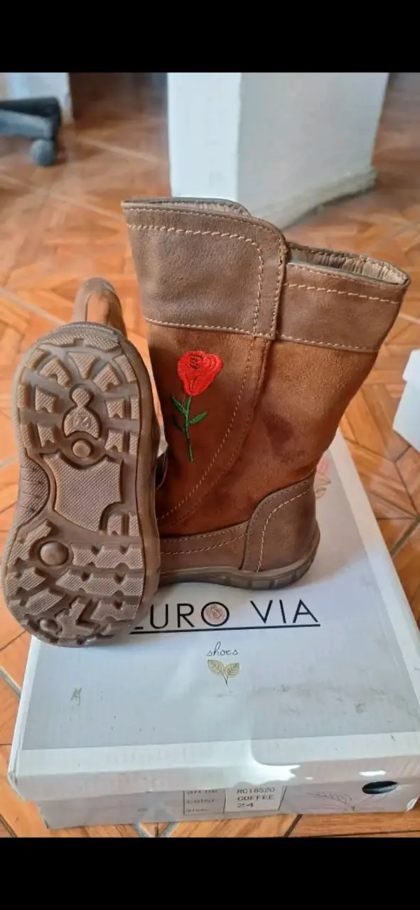 Botas de niñas con bordado floral - 1