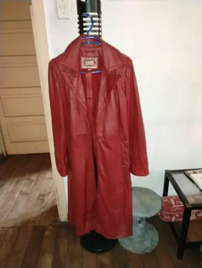 Chaqueta de cuero genuino hecha en Uruguay - miniatura 2