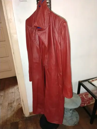 Chaqueta de cuero genuino hecha en Uruguay - miniatura 3