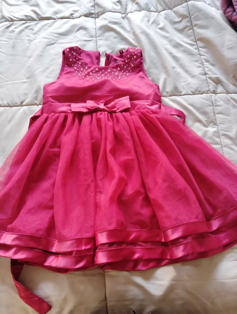 Vestido de niña rosa con perlas y lazo - 1