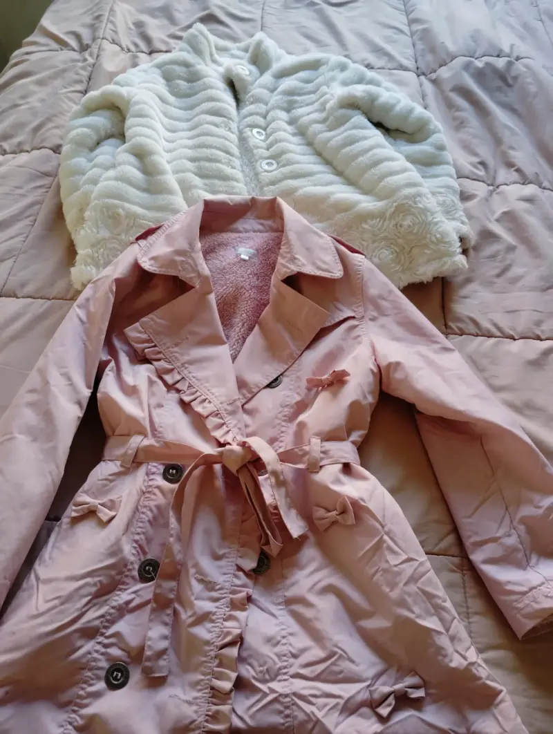 Vestido de niña rosa con perlas y lazo - 2