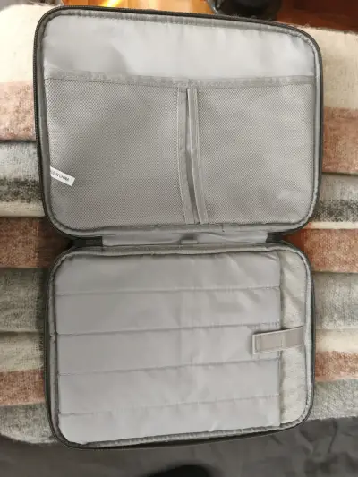 Funda/bolso gris para tablet de cuero sintético - miniatura 2