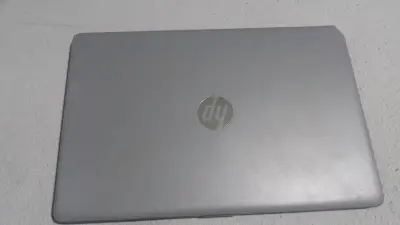 Laptop HP gris en buen estado - miniatura 1