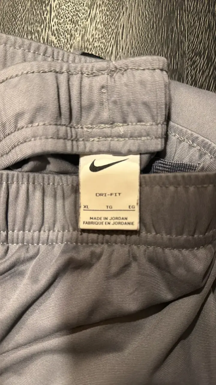Pantalones deportivos Nike grises para hombre - 2