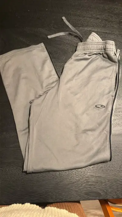 Pantalón deportivo gris con logo - miniatura 1
