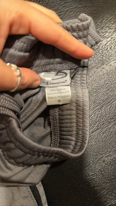 Pantalón deportivo gris con logo - miniatura 2