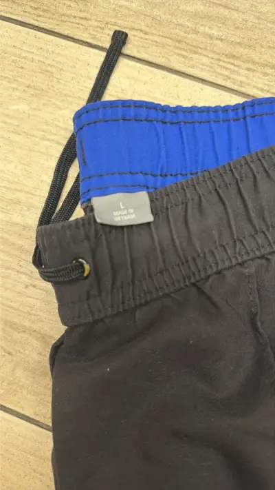 Pantalones deportivos negros con franjas azules - miniatura 2