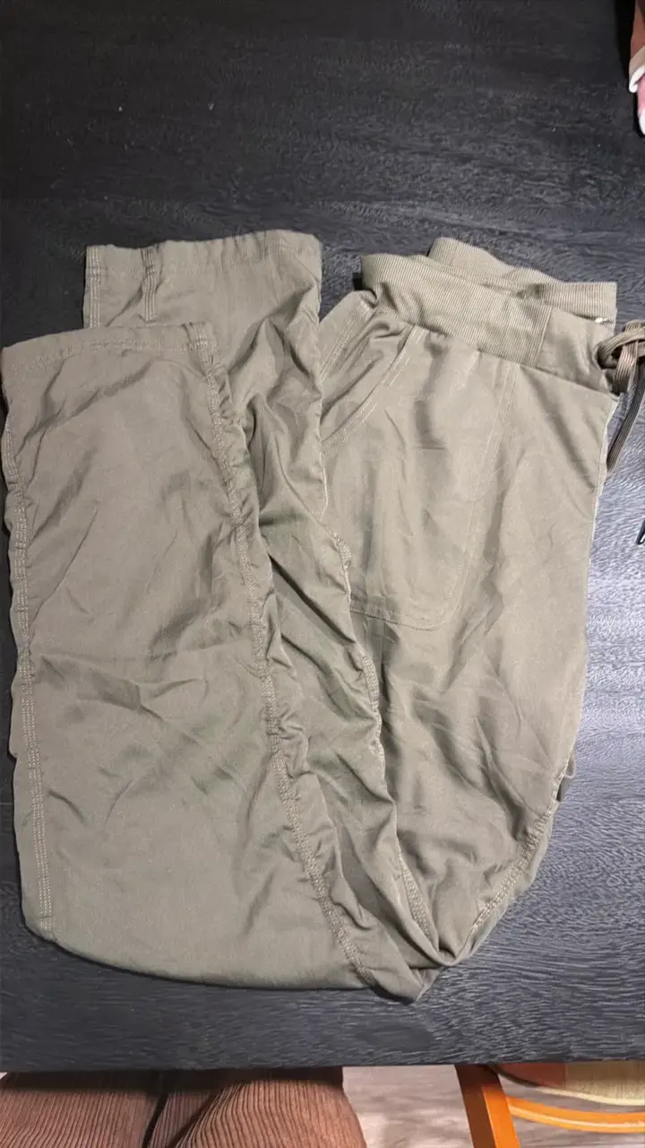 Pantalones cargo verde oliva para hombre - 1