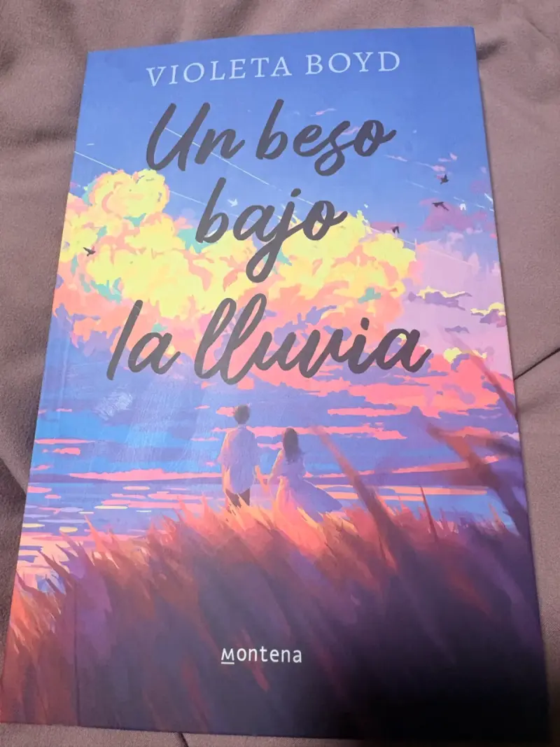 Libro 'Un beso bajo la lluvia' de Violeta Boyd - 1